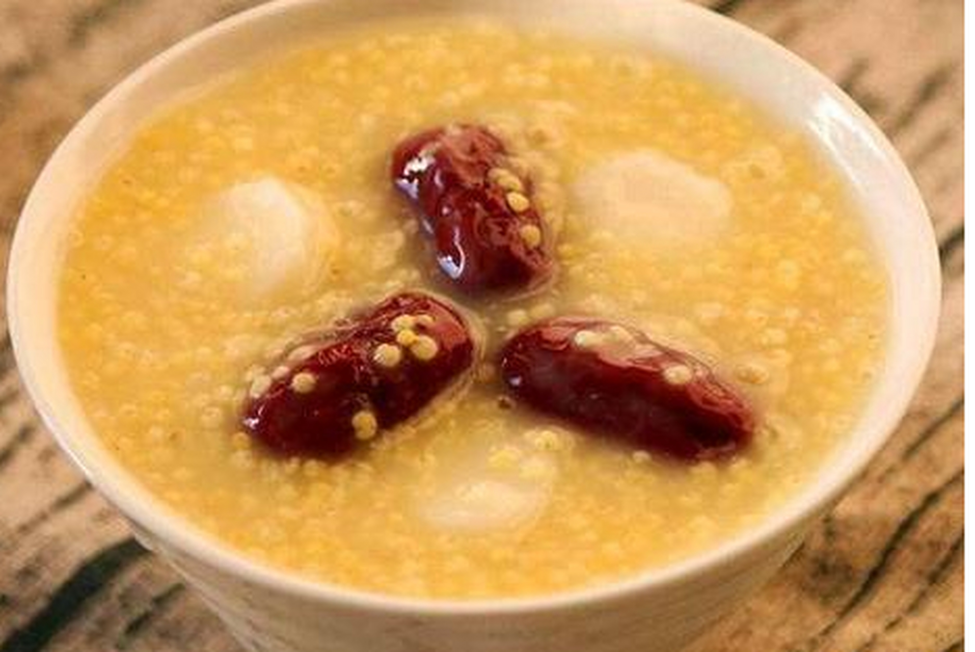 小米红枣山药粥,建议使用黄小米,因为它含有丰富的b族维生素,对孩子的