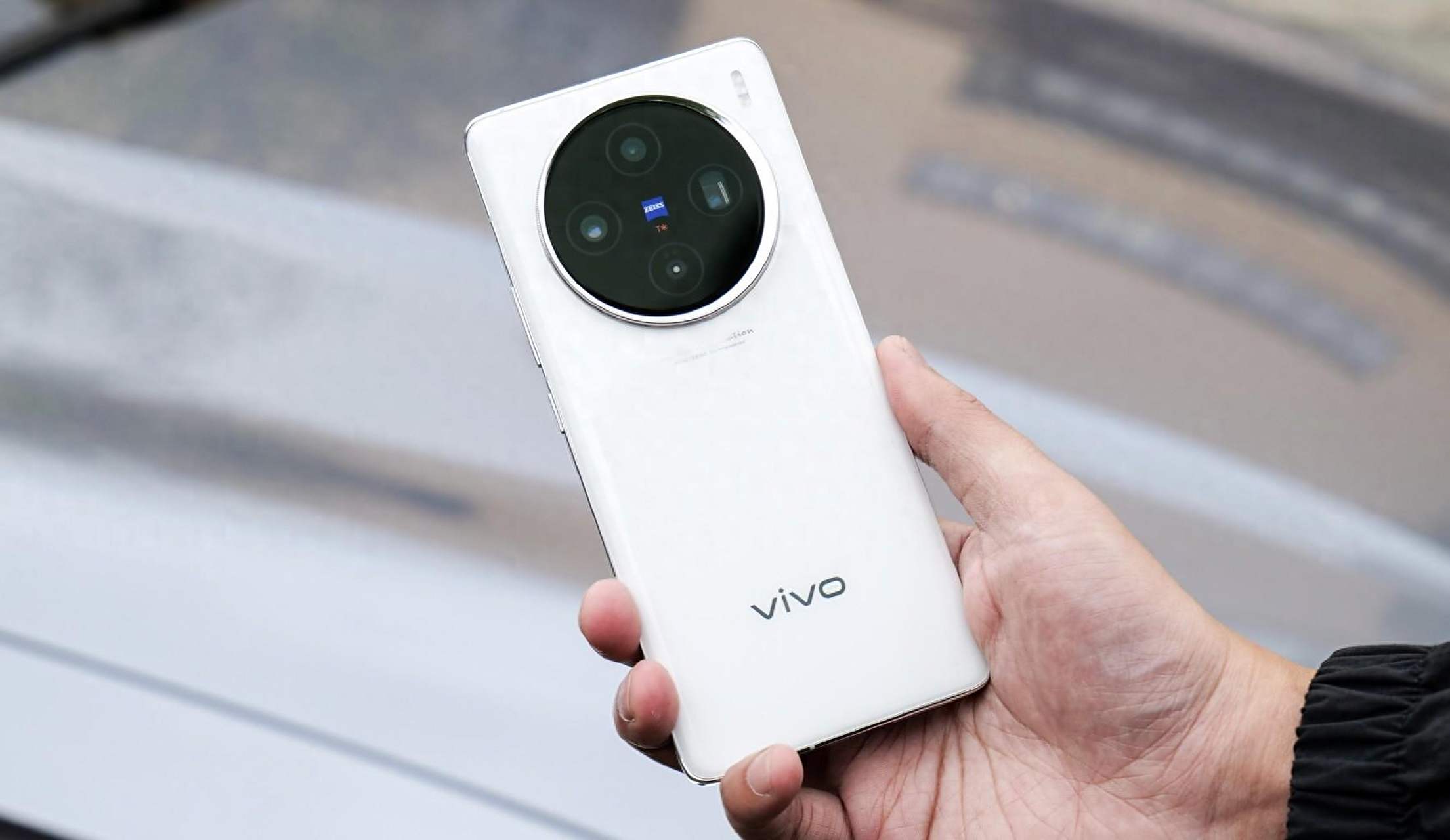 vivox100# vivo x100旗舰手机的外观设计可谓独具匠心,彰显出一种