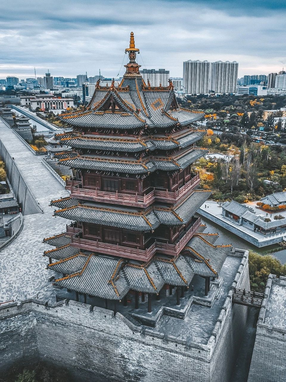 大同造城梁思成"一轴双城"构想在此得到实现 自2008年大同古城改造