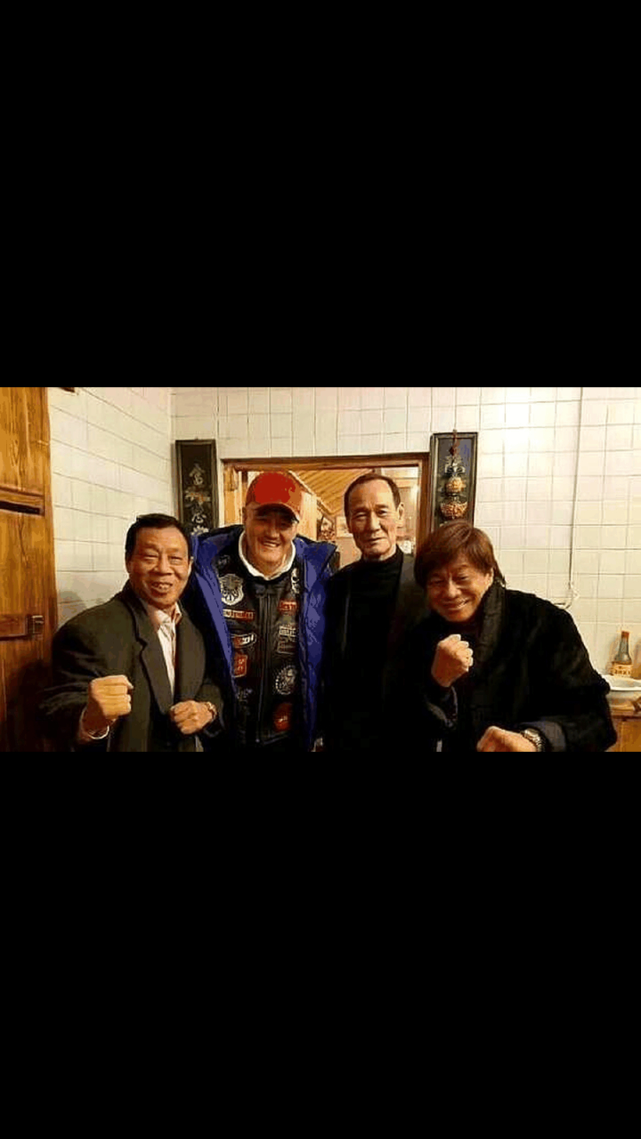 gif创作人# 2008年,香港大佬陈惠敏带着梁小龙和黄特平去沈阳拜访赵