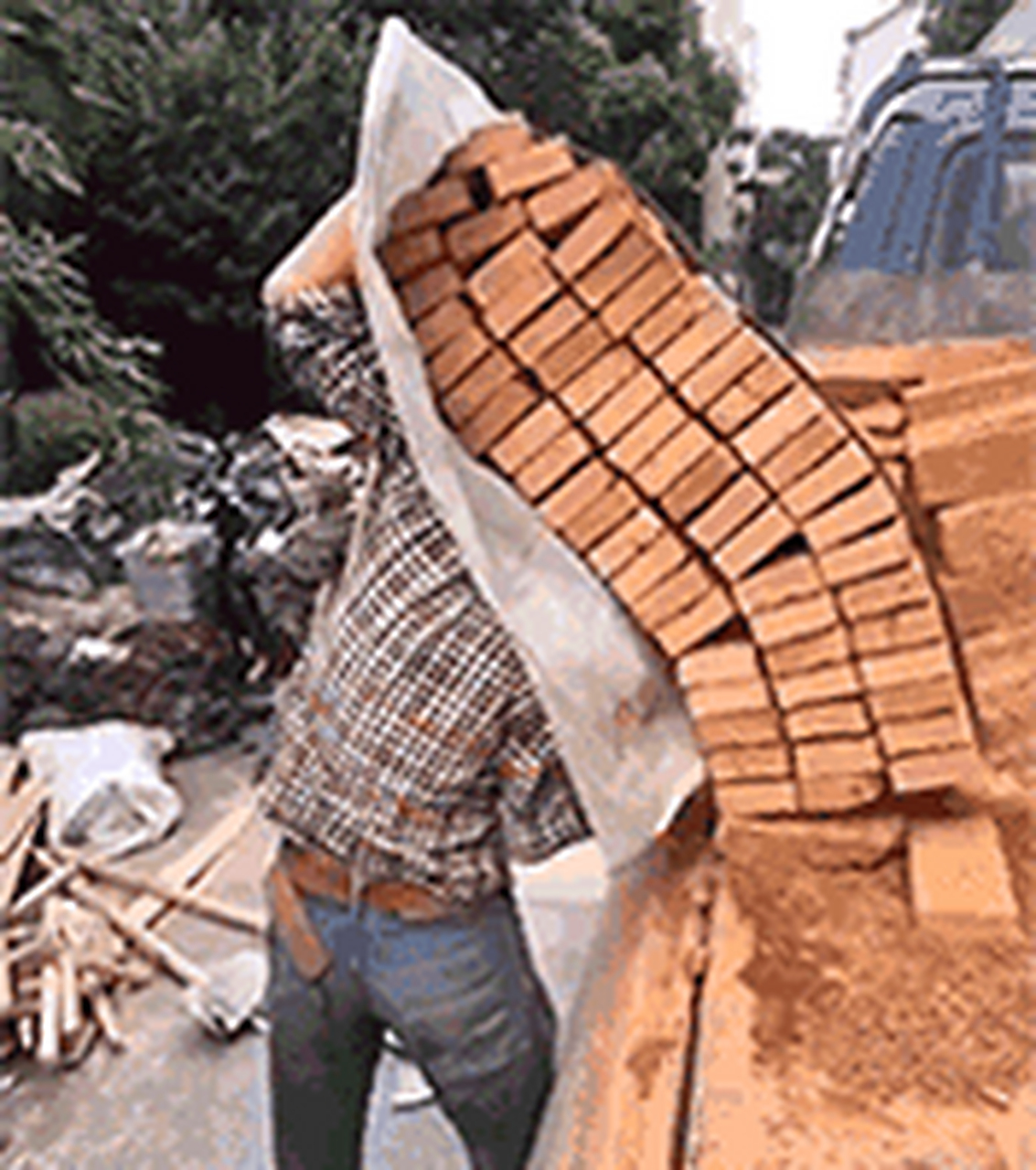 搞笑gif动图:搞笑第一张,还觉得搬砖的工资高吗?