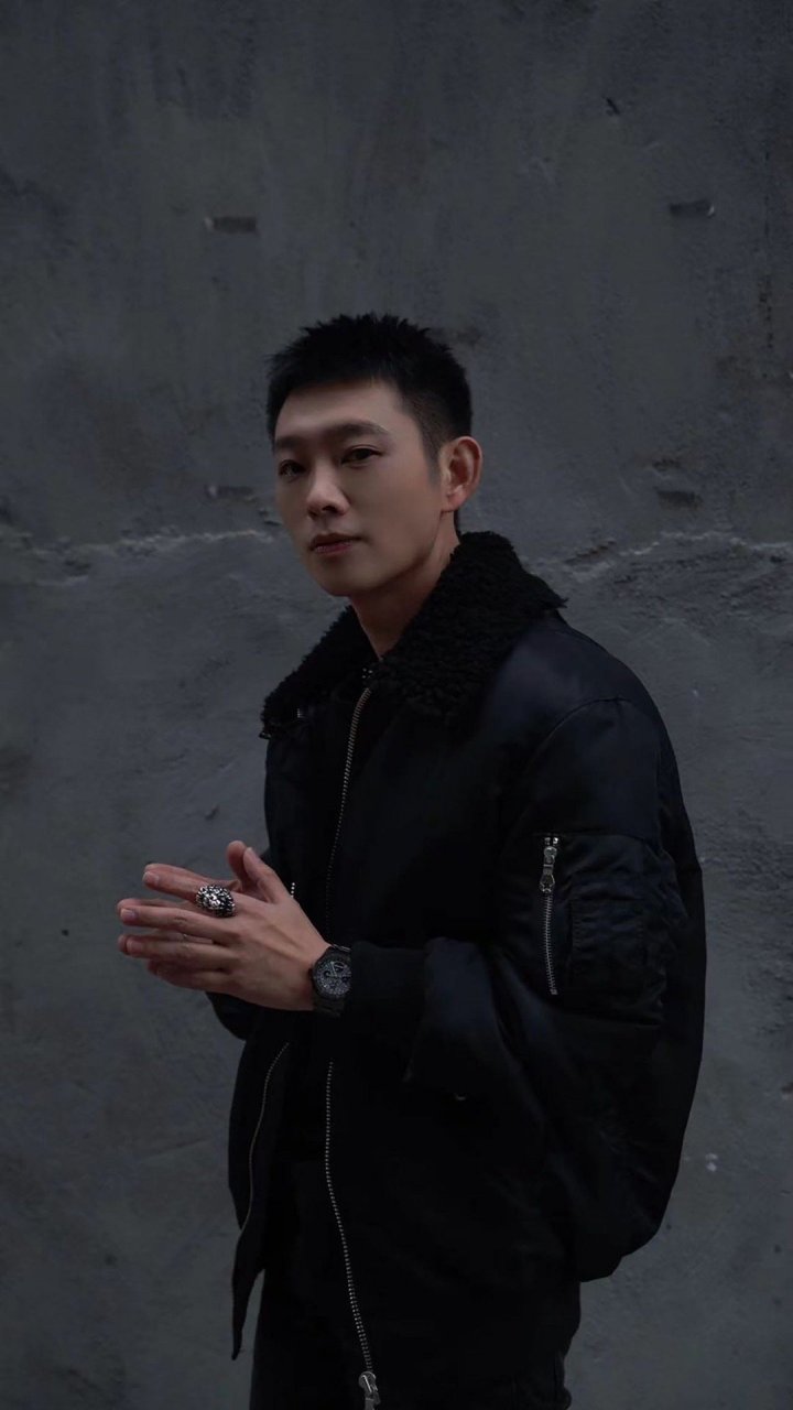 宝石老舅电梯战神拷打说唱圈# 我一定要为宝石老舅疯狂打call,确适乔