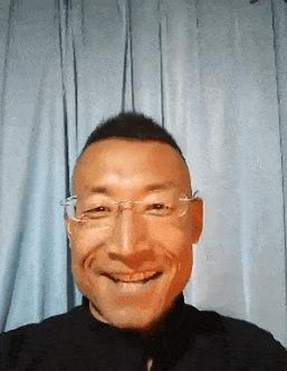 网友要求取消奥利给大叔低保,360万粉丝的网红,真会穷么?