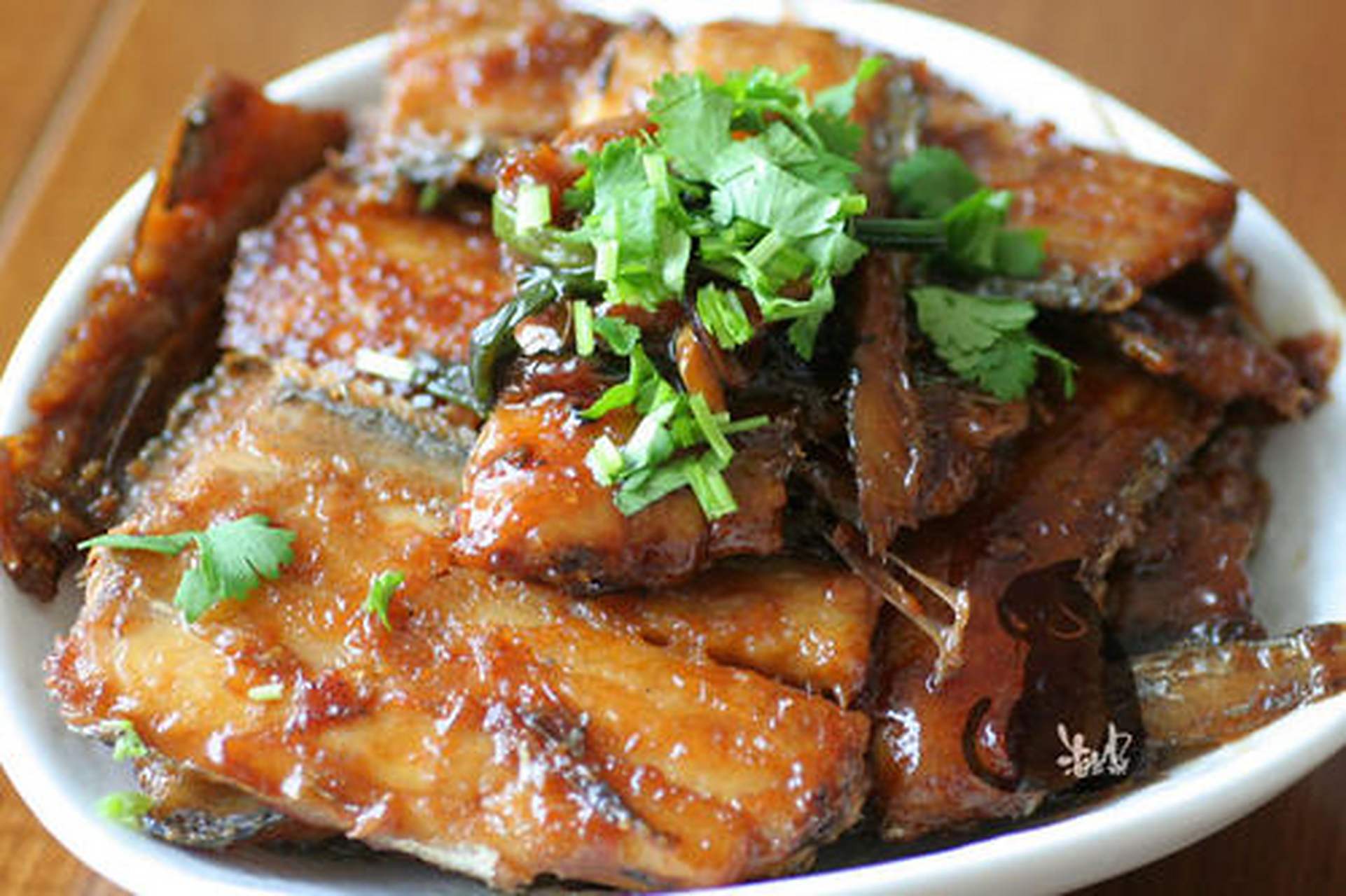 我把带鱼身上的鱼鳞清理得比较干净,因为我吃不惯那个味道.