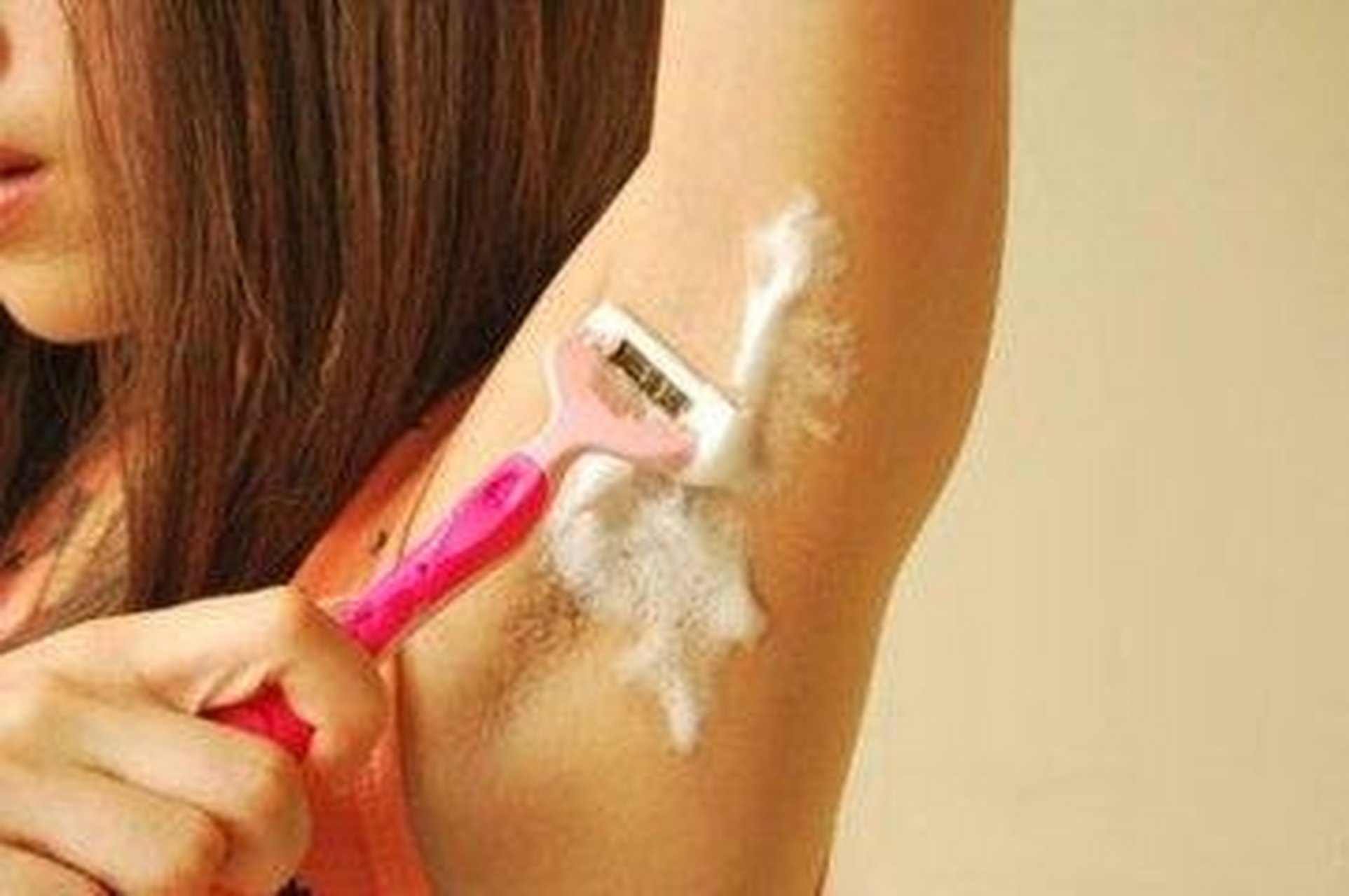 其实刮腋毛这个操作,它本身是不会造成腋臭的.