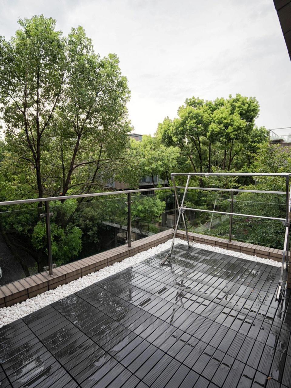 别墅露台阳光房洗衣房,漏水照明暴晒老化? 1.