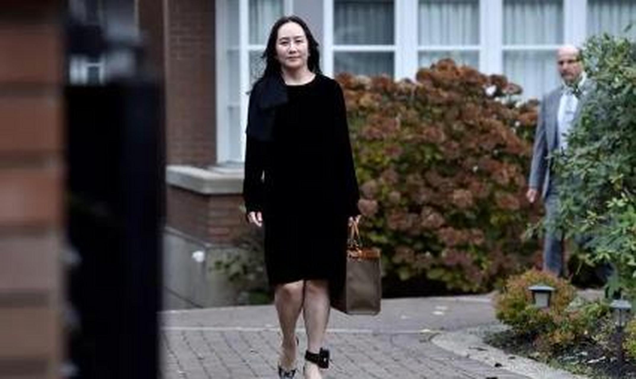 孟晚舟明显胖不少,穿黑色连衣裙端庄大气,48岁丝毫不见衰老感