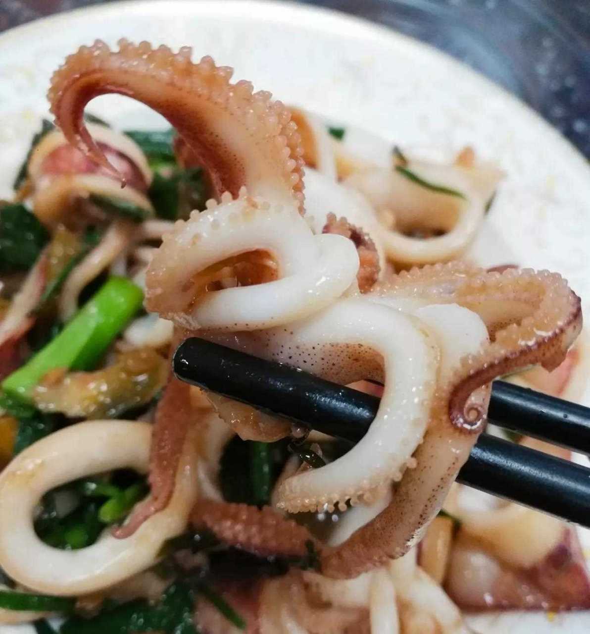 [什么鬼]  秀一秀今晚的美食——姜葱炒鱿鱼,营养丰富,q弹鲜美.