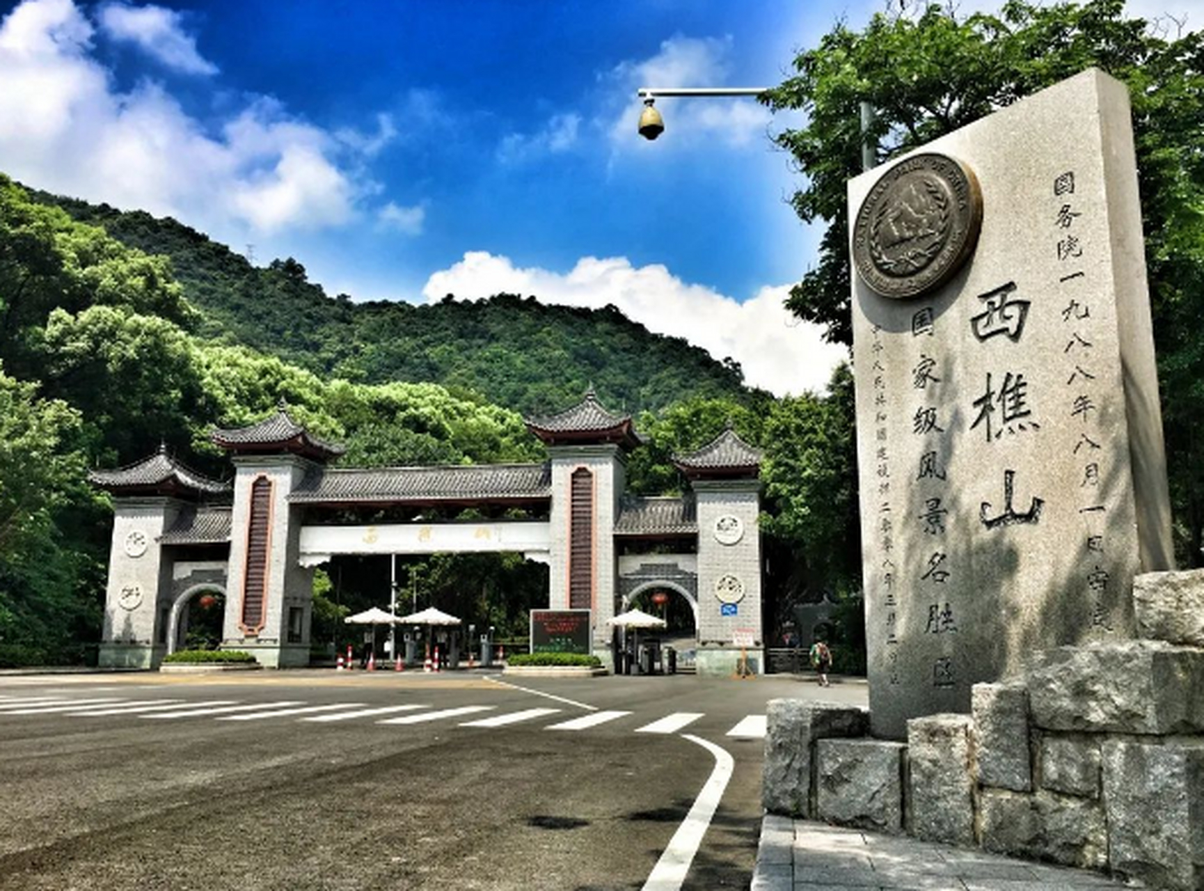 佛山西樵山被称为佛山的名片,据很多当地人说,到佛山如果错过了西樵山