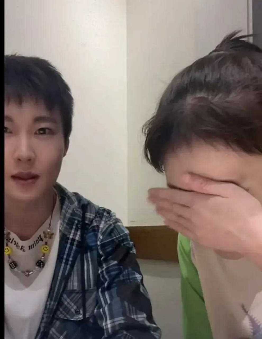 [疑问] [微笑] 现在造谣的可真多,有人居然说球球男友收了赵本山的100