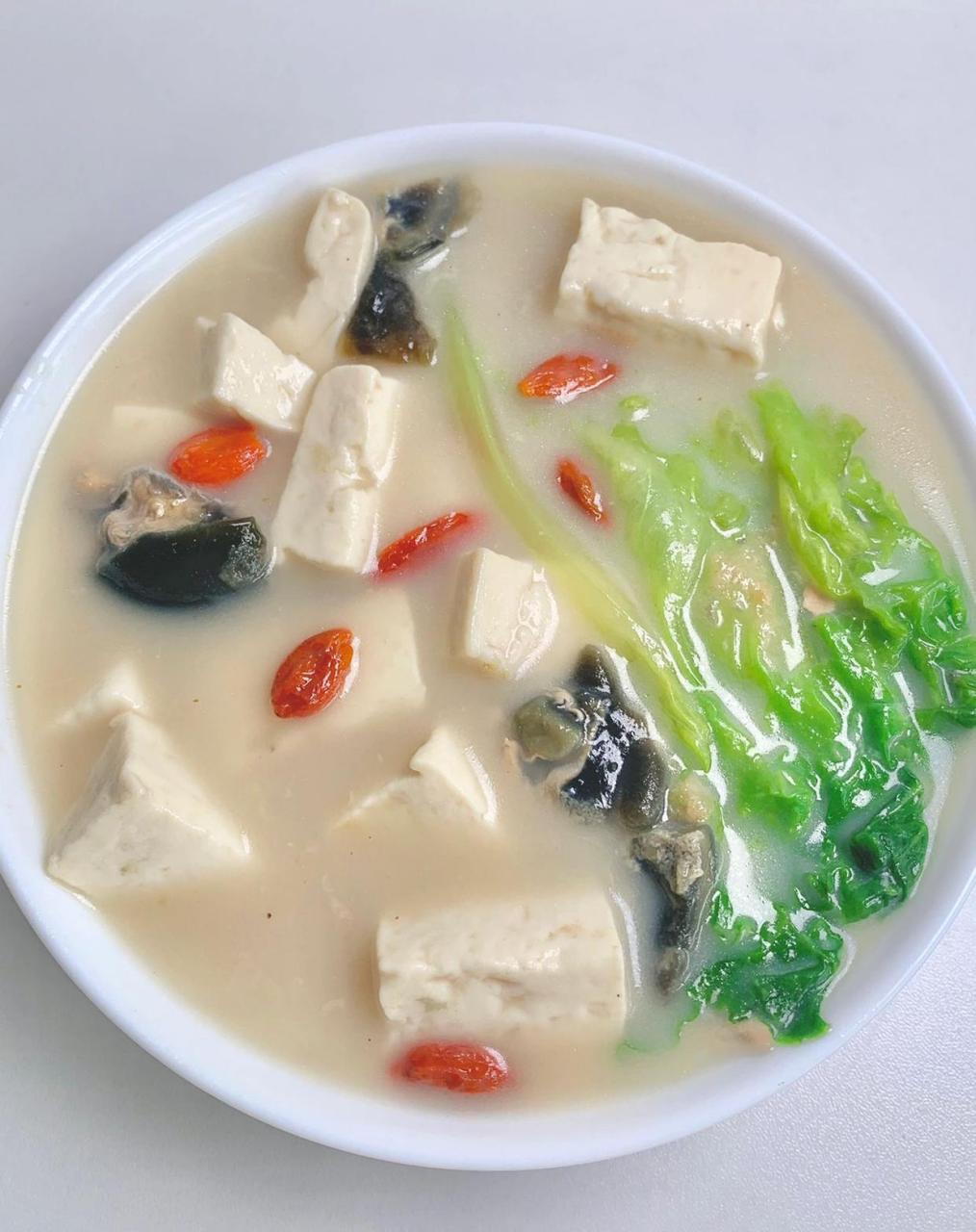 皮蛋生菜豆腐汤! 真的太鲜了!奶白奶白的汤汁,好好喝!
