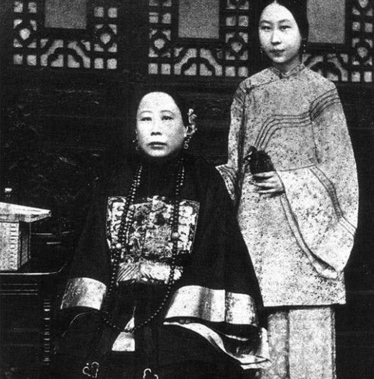 李鸿章的小女儿菊耦,长相貌美,知书达理,可惜出身贵族婚姻只能听从