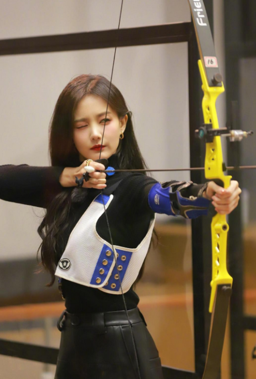 李一桐这射箭的姿势是真好看!