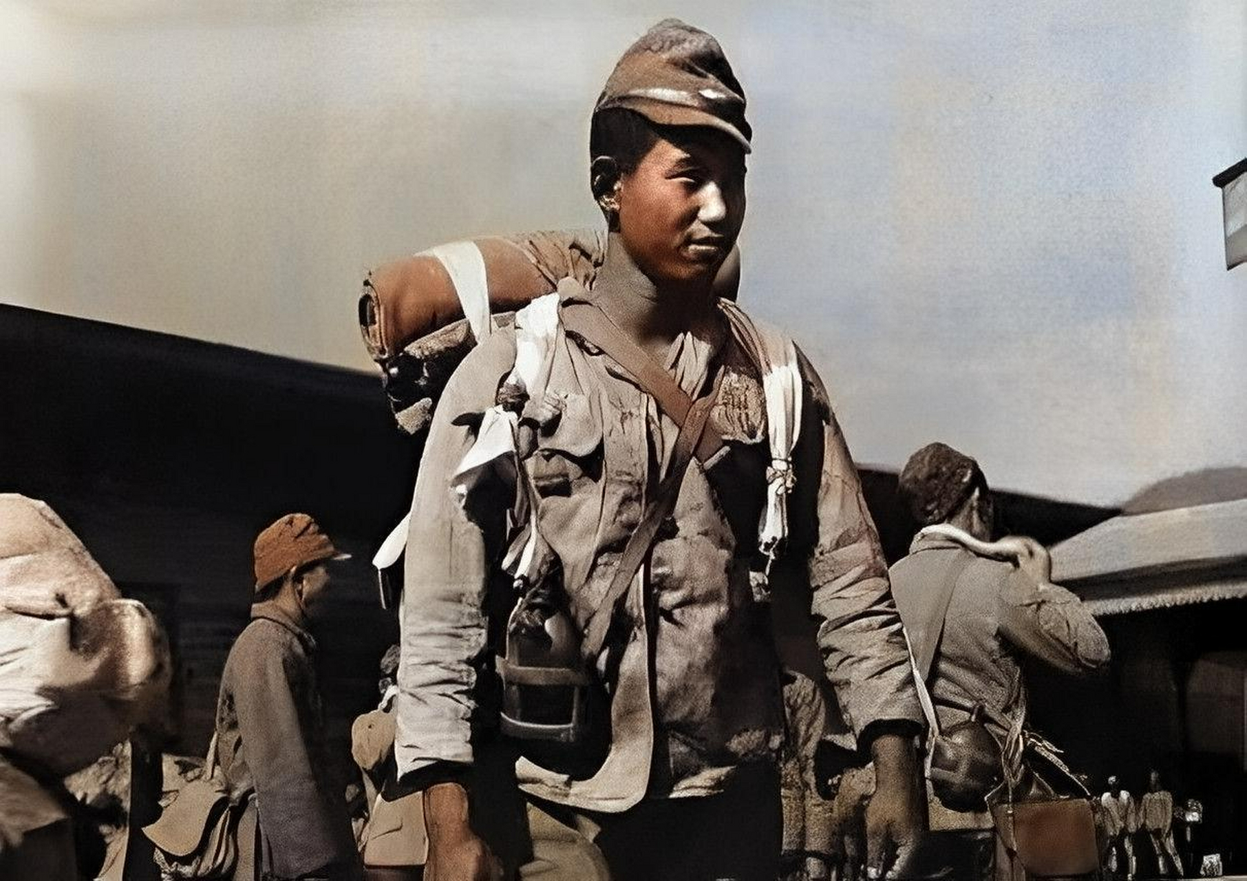 1945年,二战战败后,日军士兵投降并被遣返.