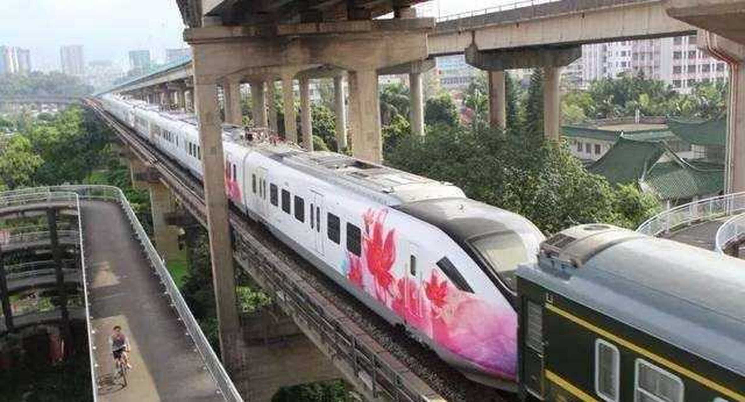 海口市郊列车运营30天发送旅客破10万人次[开心]  海南环岛高铁海口至