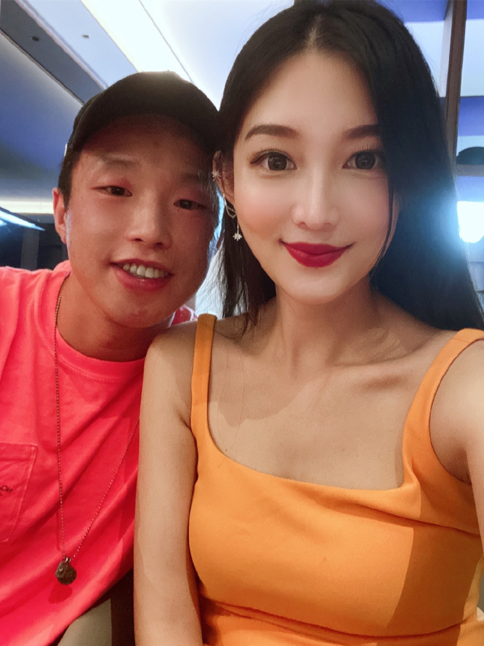 8月4日,德云社烧饼妻子晒写真照,看到饼嫂清爽的造型,不少网友直呼,真