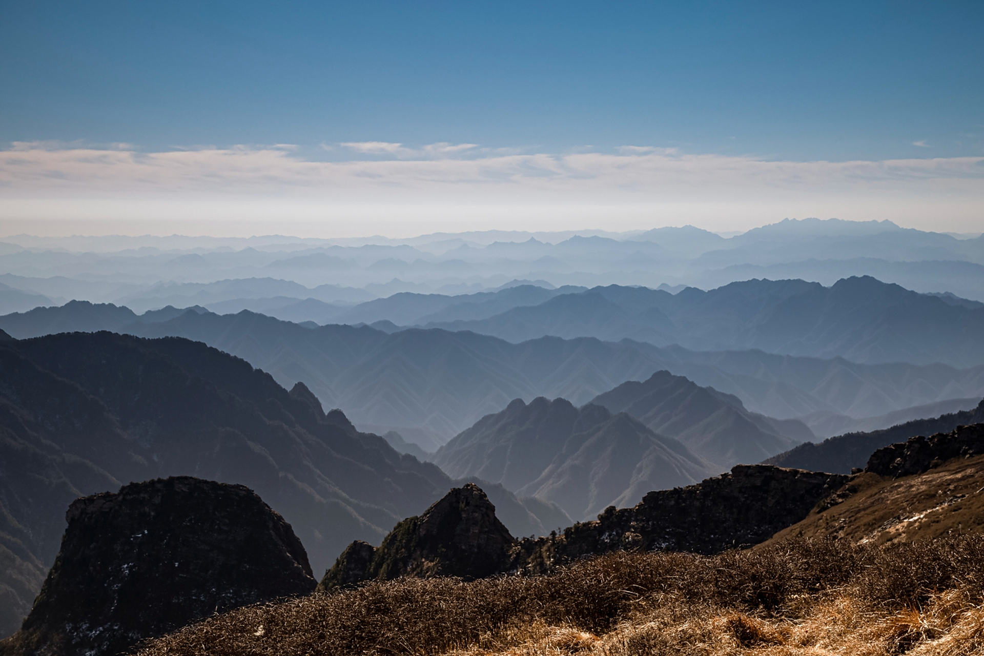 【风光摄影】"中国脊梁"秦岭凭一己之力,阻挡南下沙尘暴,四川,重庆得
