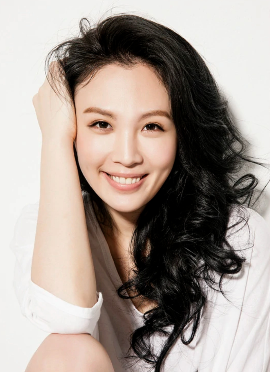 魏如萱,这位我们熟知的华语流行乐女歌手,近日因与陈昊森,蔡凡熙相继"