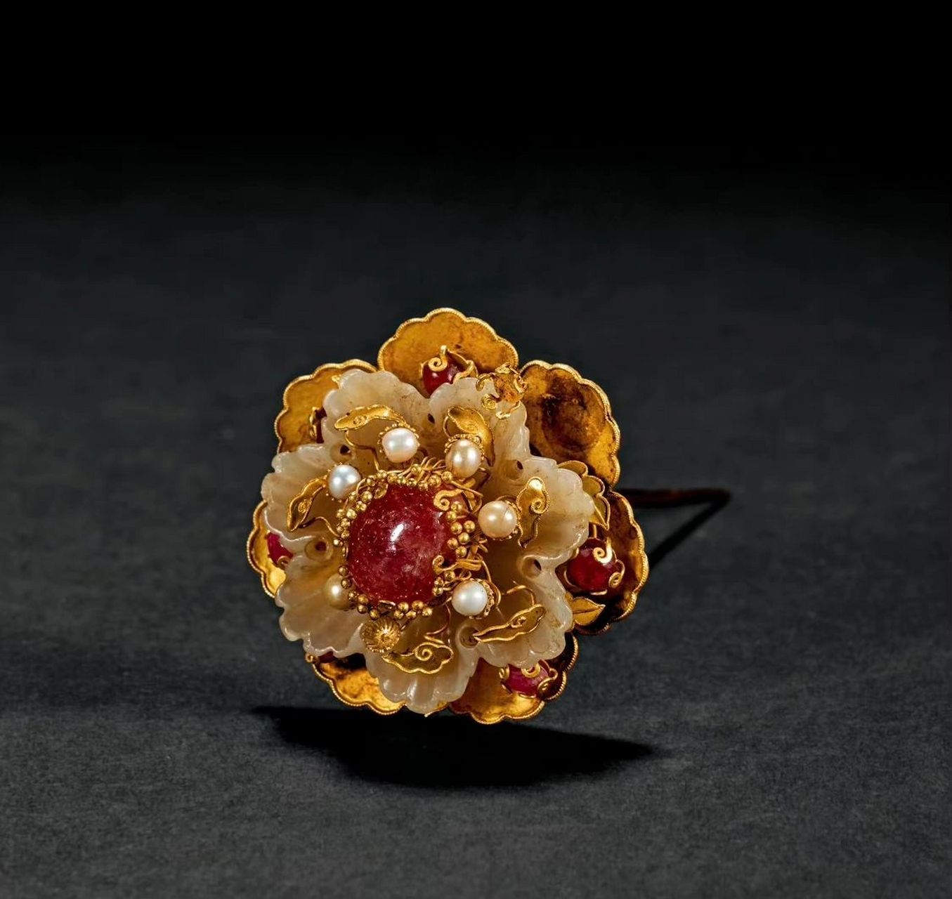 明·金质嵌宝石花卉发簪