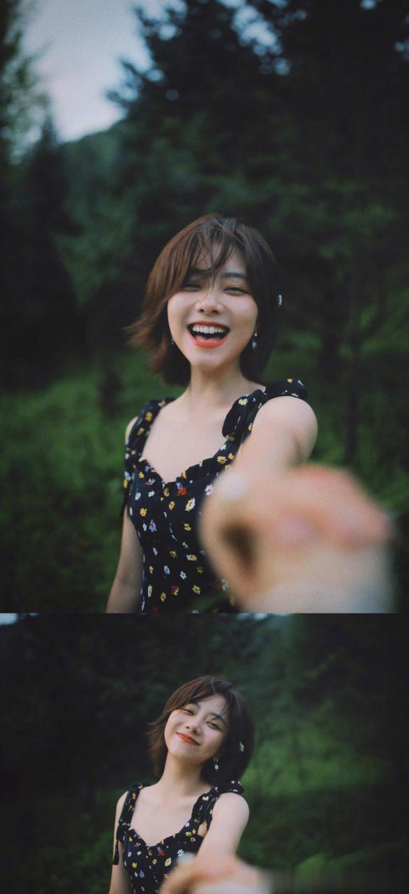 谭松韵黑色吊带碎花裙  谭松韵笑得好甜 好喜欢松松的笑