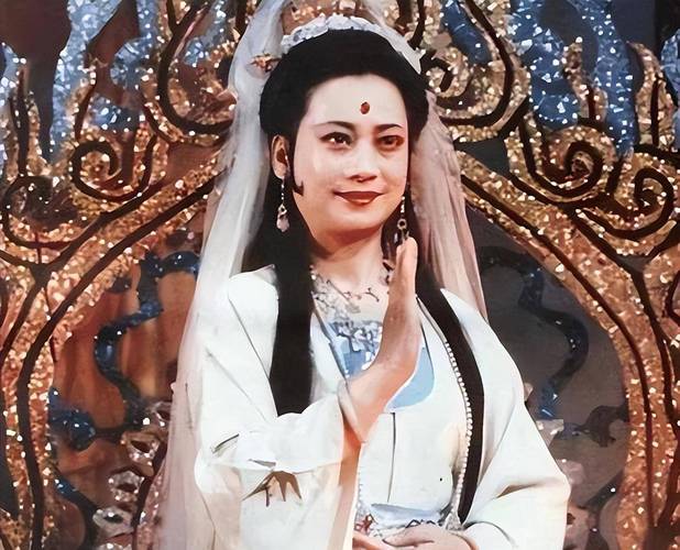 她就是西游记86版里观音菩萨的扮演者左大玢.