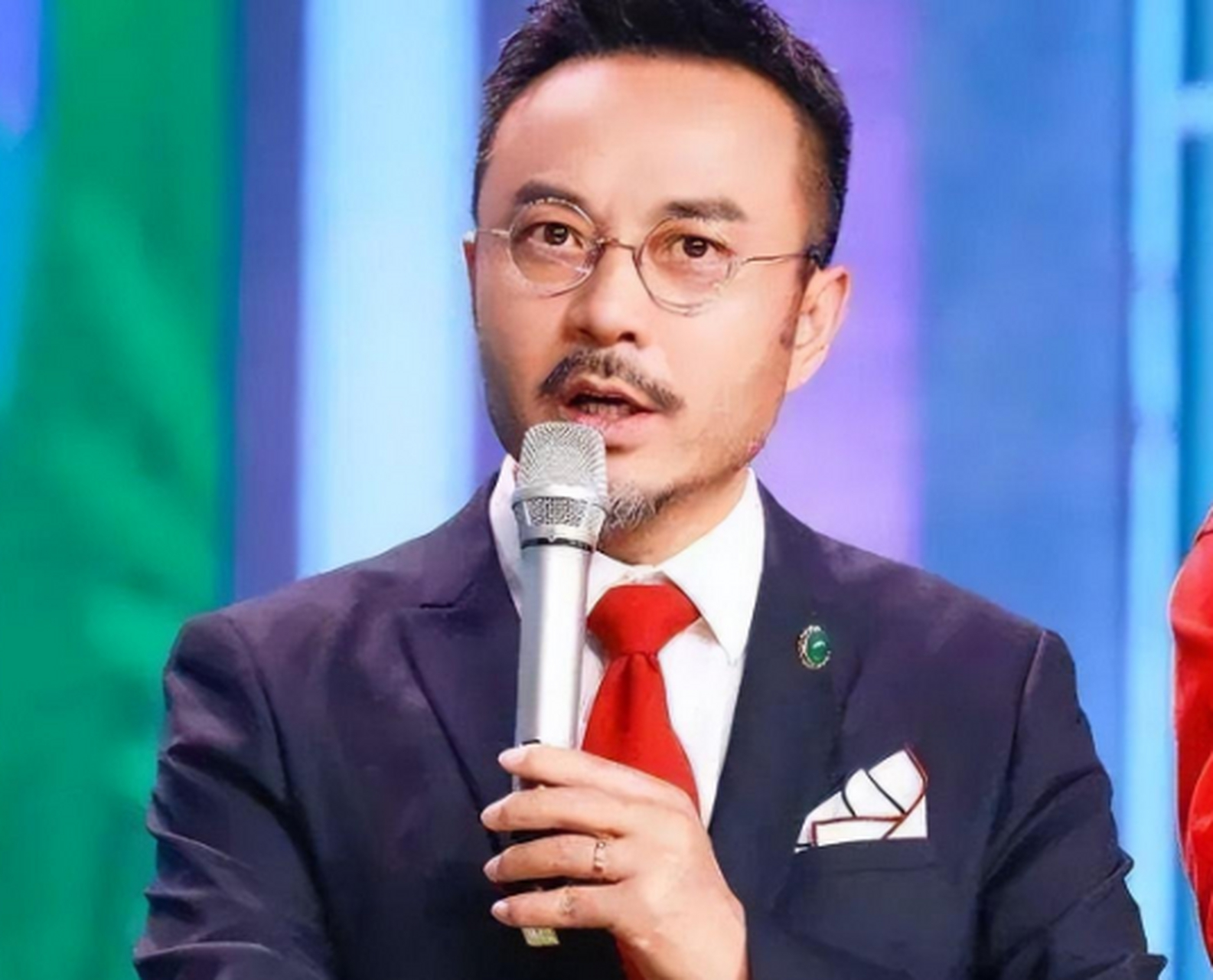 曲家瑞曾在一期《天天向上》的节目中,直言不讳点评汪涵的画:"看的出