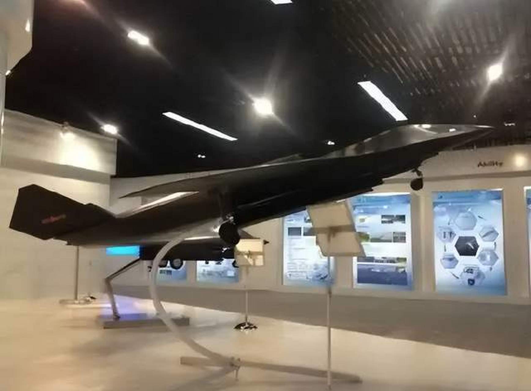 模型早已出现,传闻已久的中国歼轰18隐身战机,是真实存在的吗?