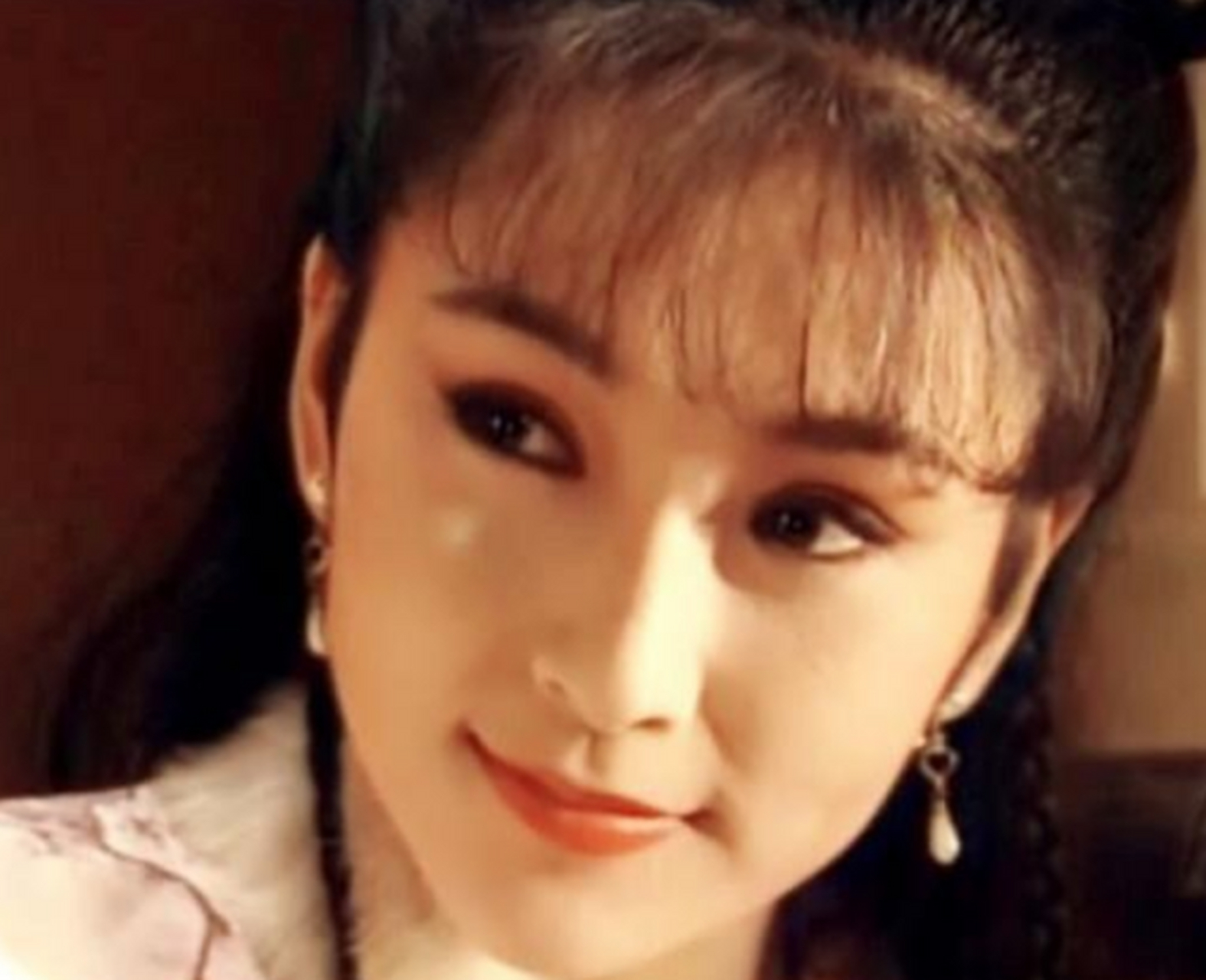 虽然张玉嬿是保有着很强的少女感,可你们看每当她穿起这种熟女单品