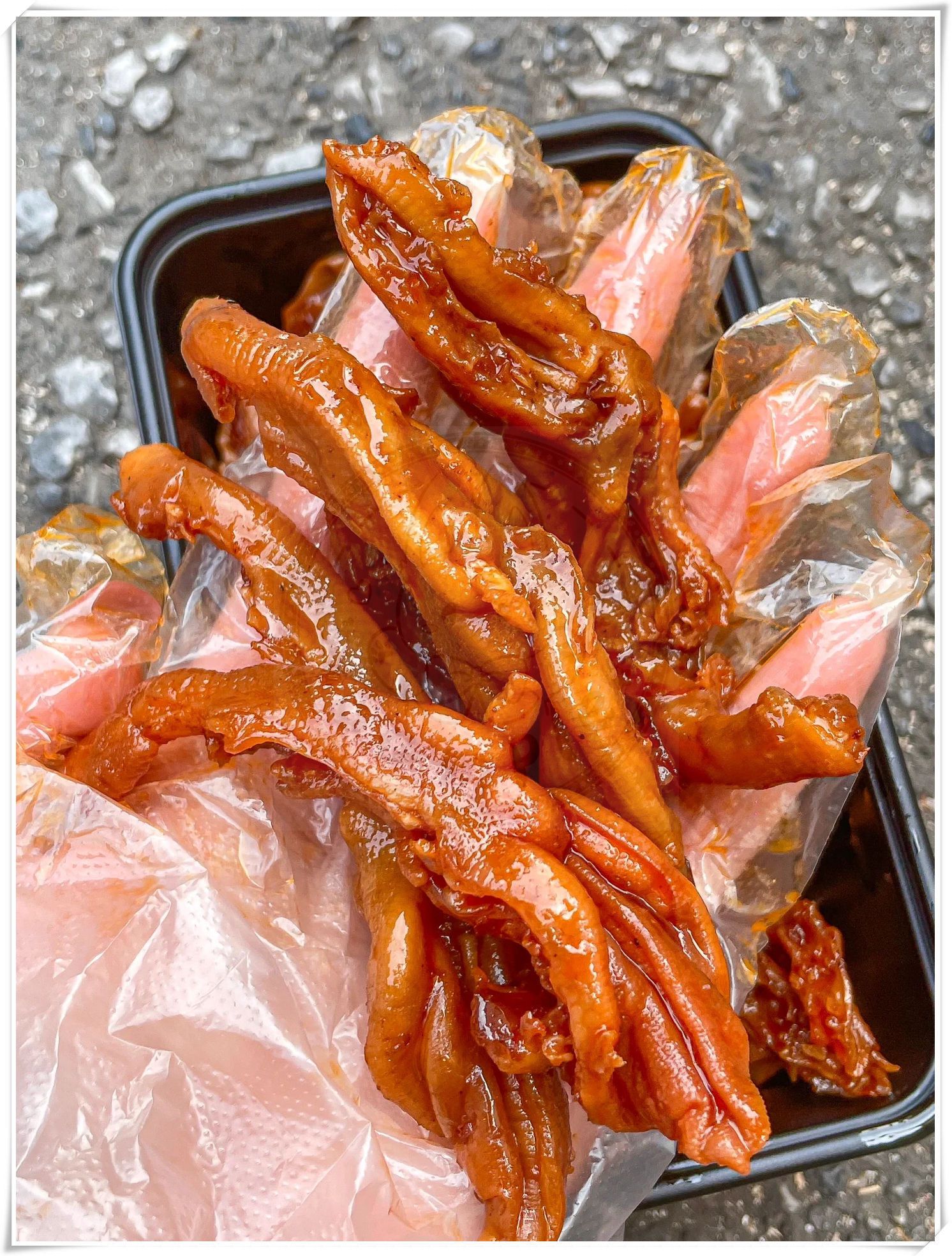 尤其是那鸭脖,鸡翅尖,鸭脚筋,简直是绝佳美味!但如果你