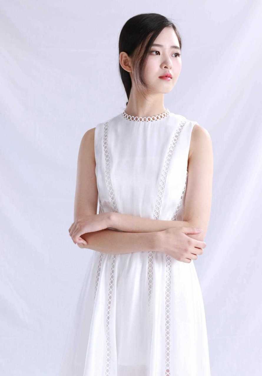 应亦涵写真棚拍,白色衣服这么很适合她,清纯秀丽