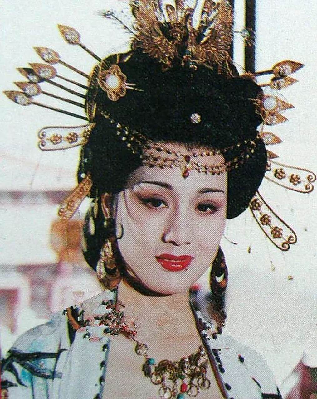 1993年中国大陆古装电视剧《唐明皇》中李建群饰演的武惠妃,周洁饰演