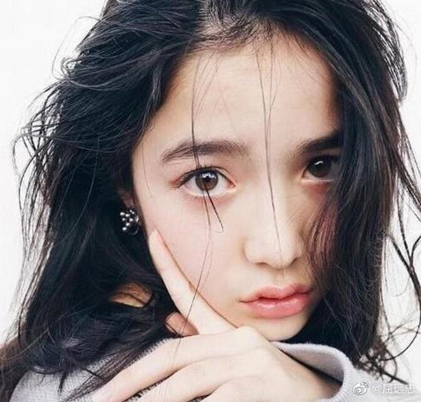 张笑,北京一名女孩,她高中毕业后就进入社会 ,成为了一名靓丽的女模特