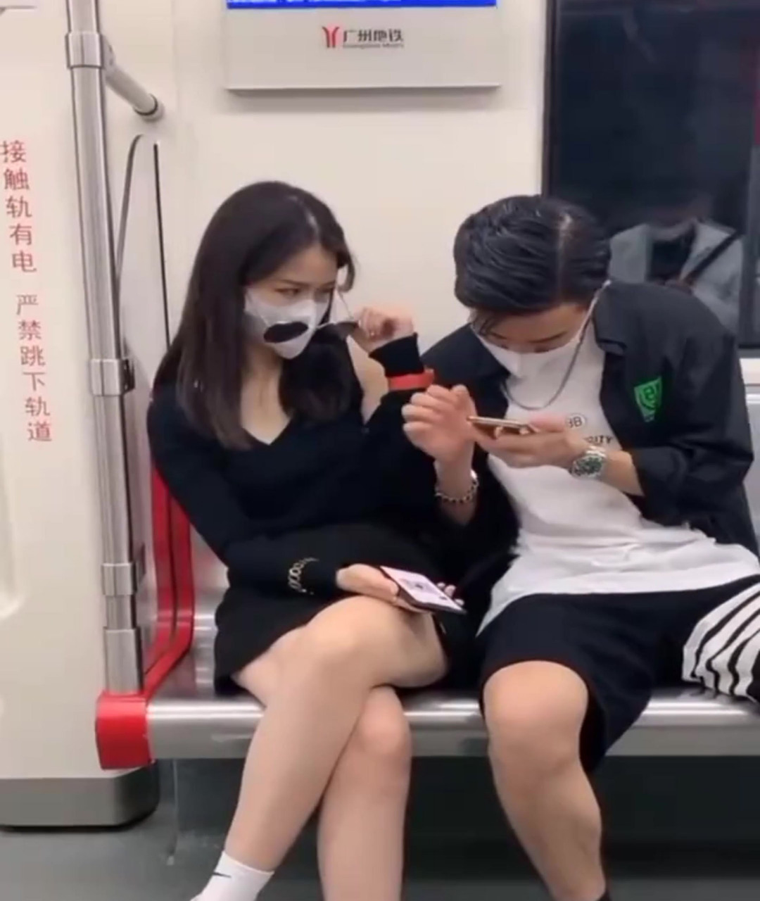 这才是撩妹大神,不佩服都不行,单身狗们赶快努力吧!