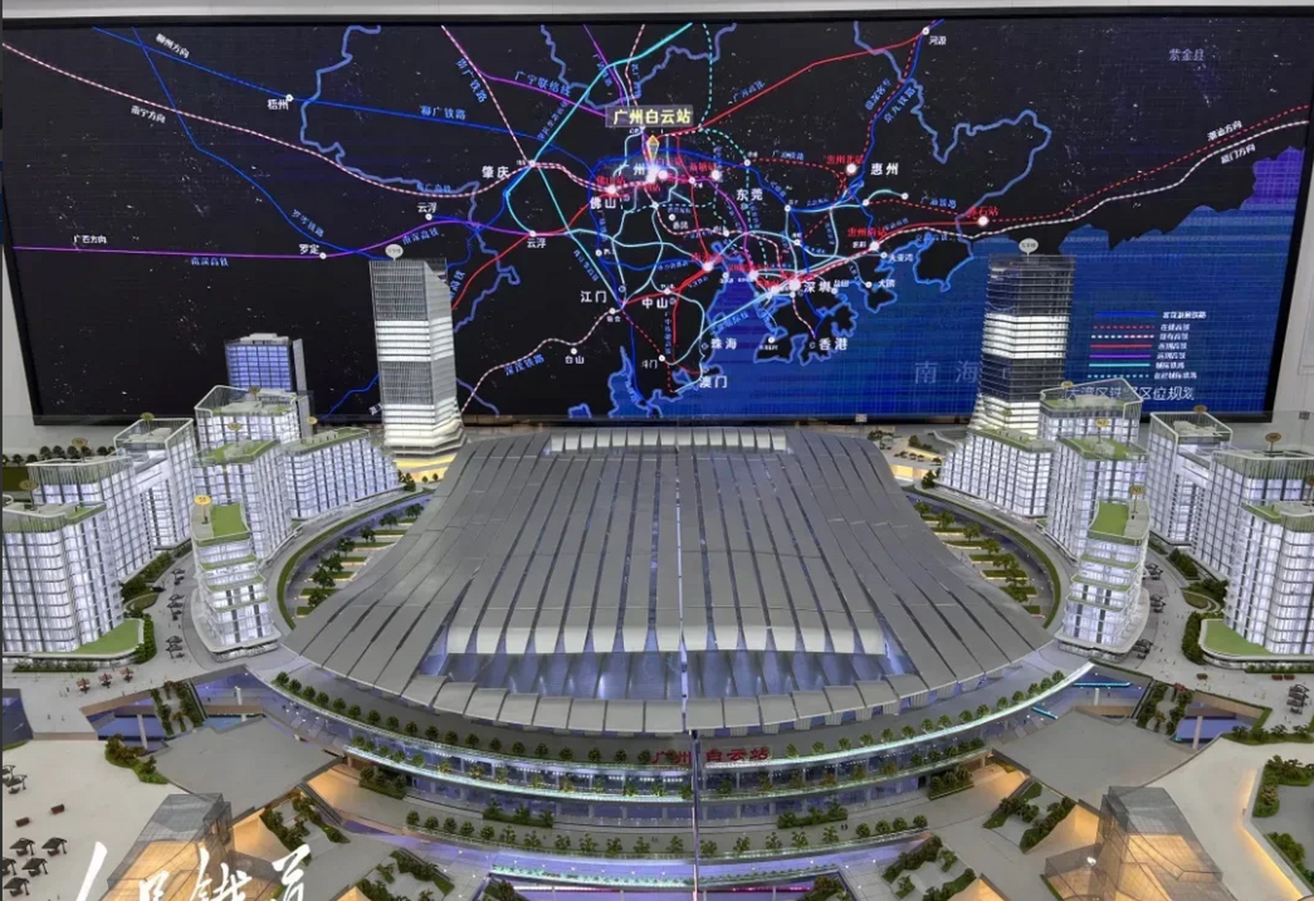 广州白云火车站,这样的设计绝对称得上目前中国站房造型最超前的火车