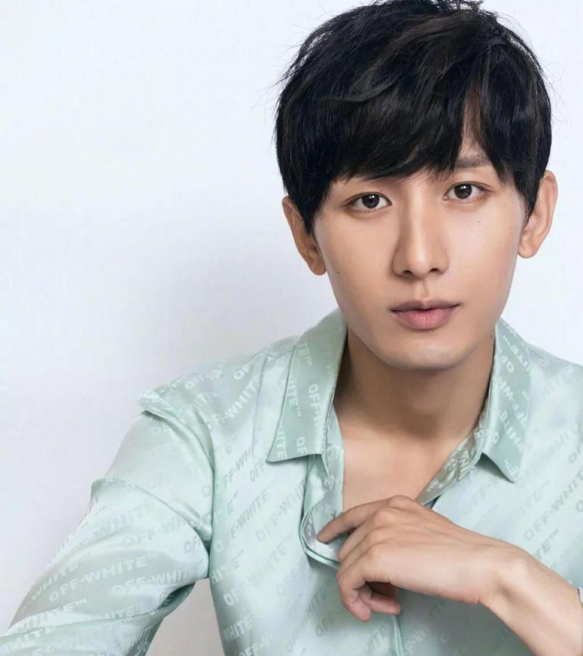 网友:成毅的嘴怎么像在吹口哨