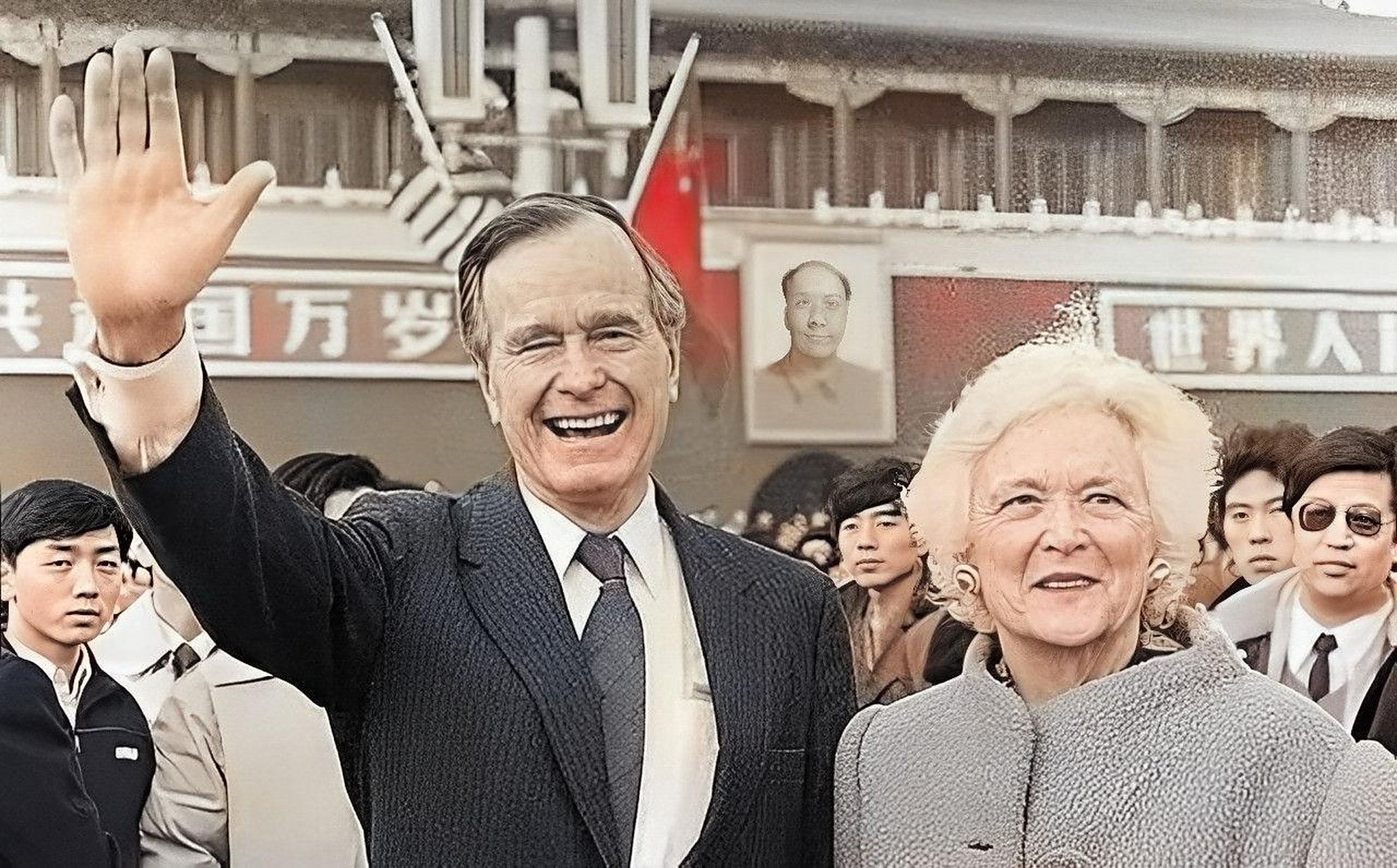 老布什是少数对中国友好的美国总统之一.他一生中曾22次访问中国