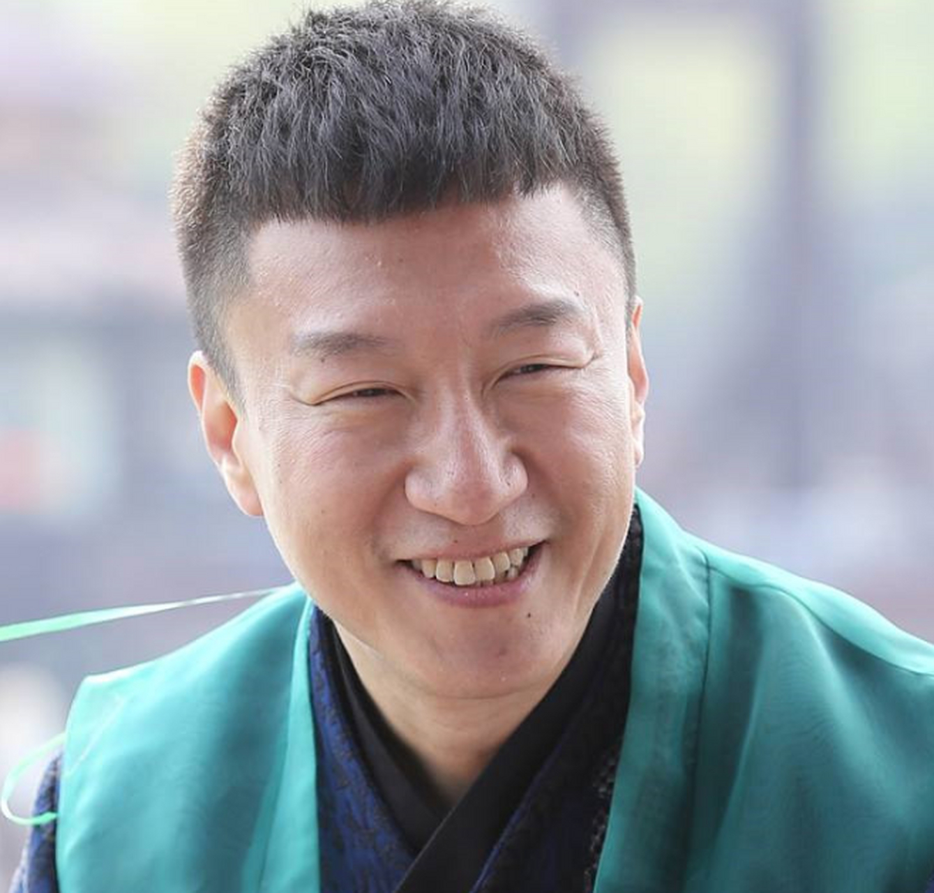 冯小刚为何说黄渤和孙红雷是演艺界的耻辱?