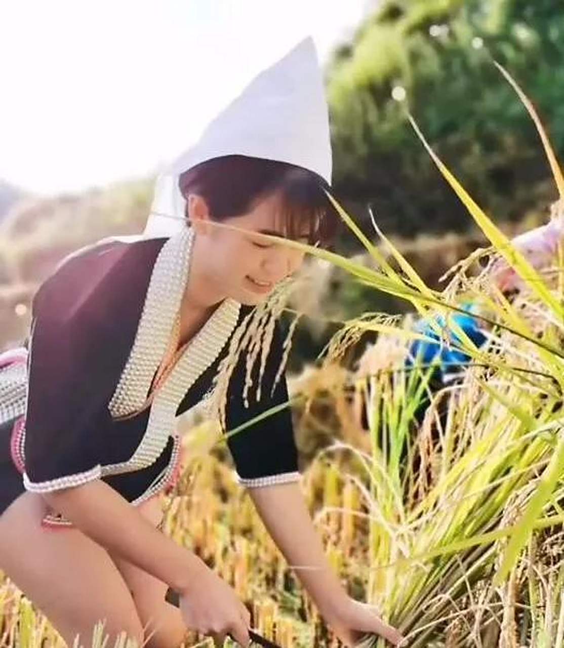 哈尼族奕车的传统服饰我喜欢