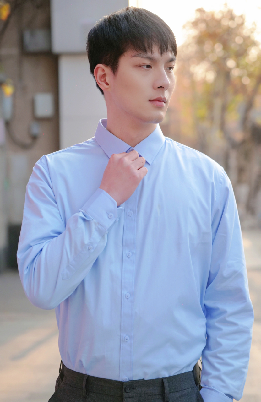 每个晋升为职场男性的人都需要那么一件 撑得住场面又突显气质的衬衫