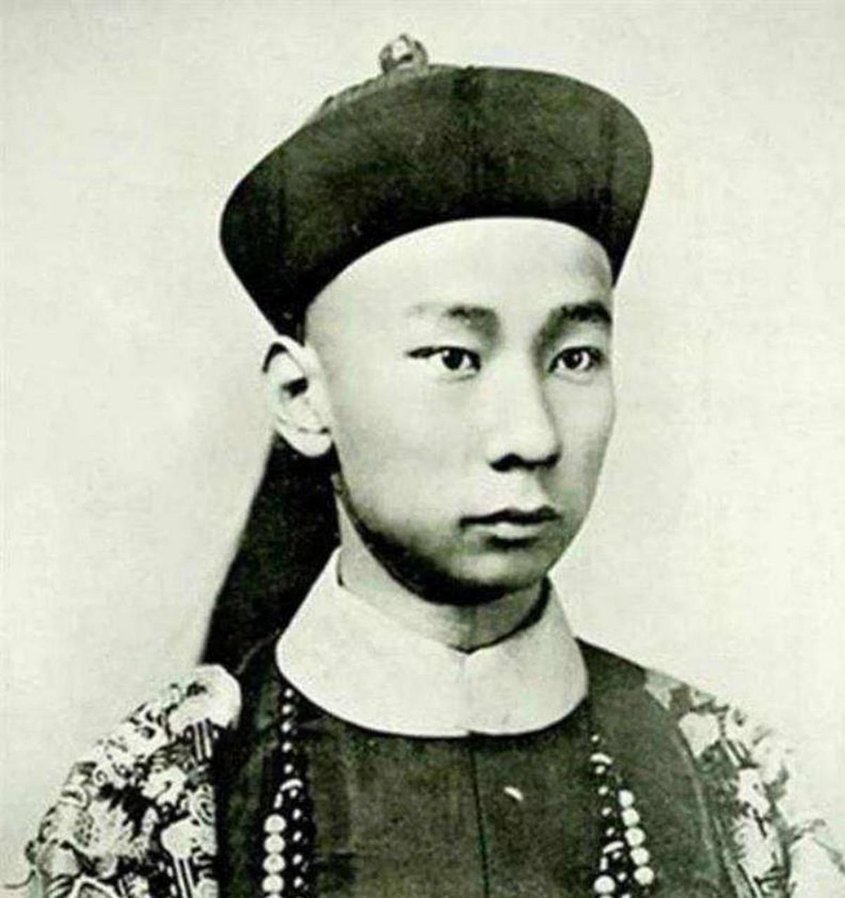 1888年,53岁的慈禧难耐寂寞,时常临幸自己30岁的侍卫
