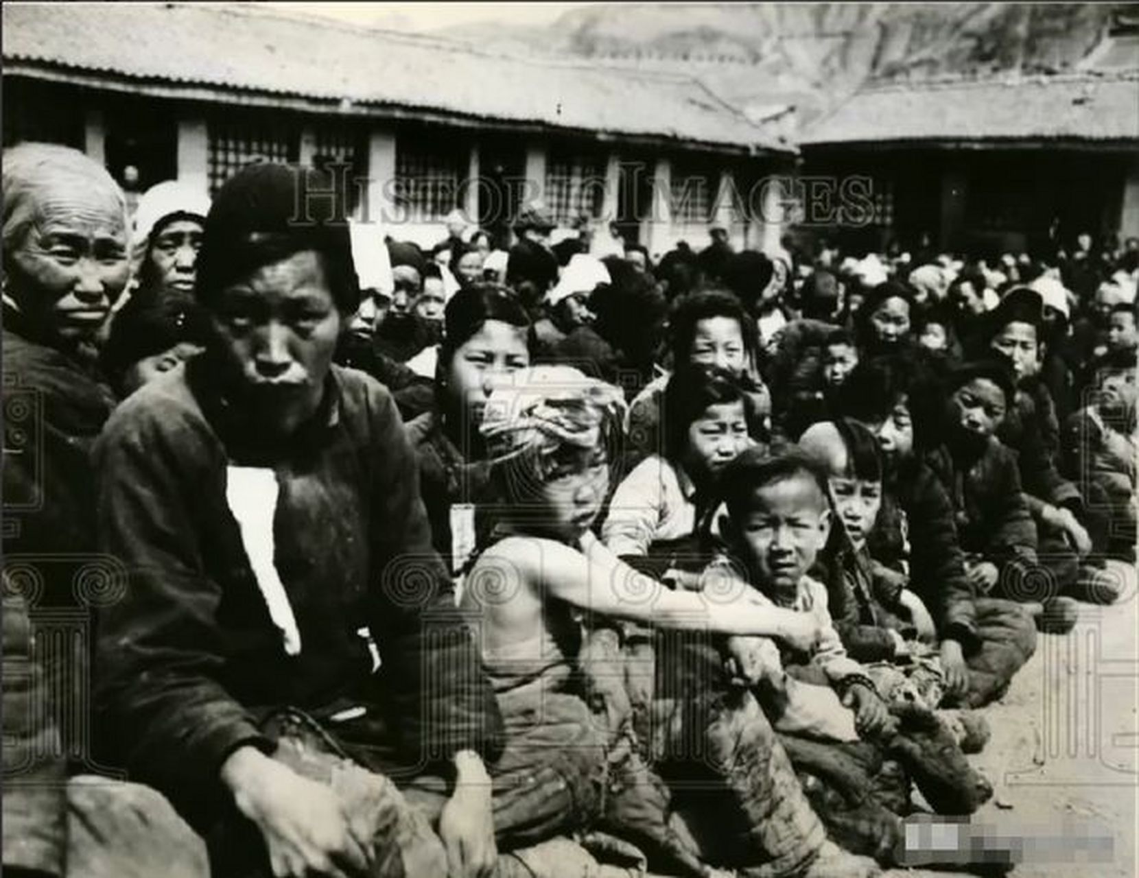 1947年,解放战争时期,国民党占领后的延安,当局进行了一场集中百姓的