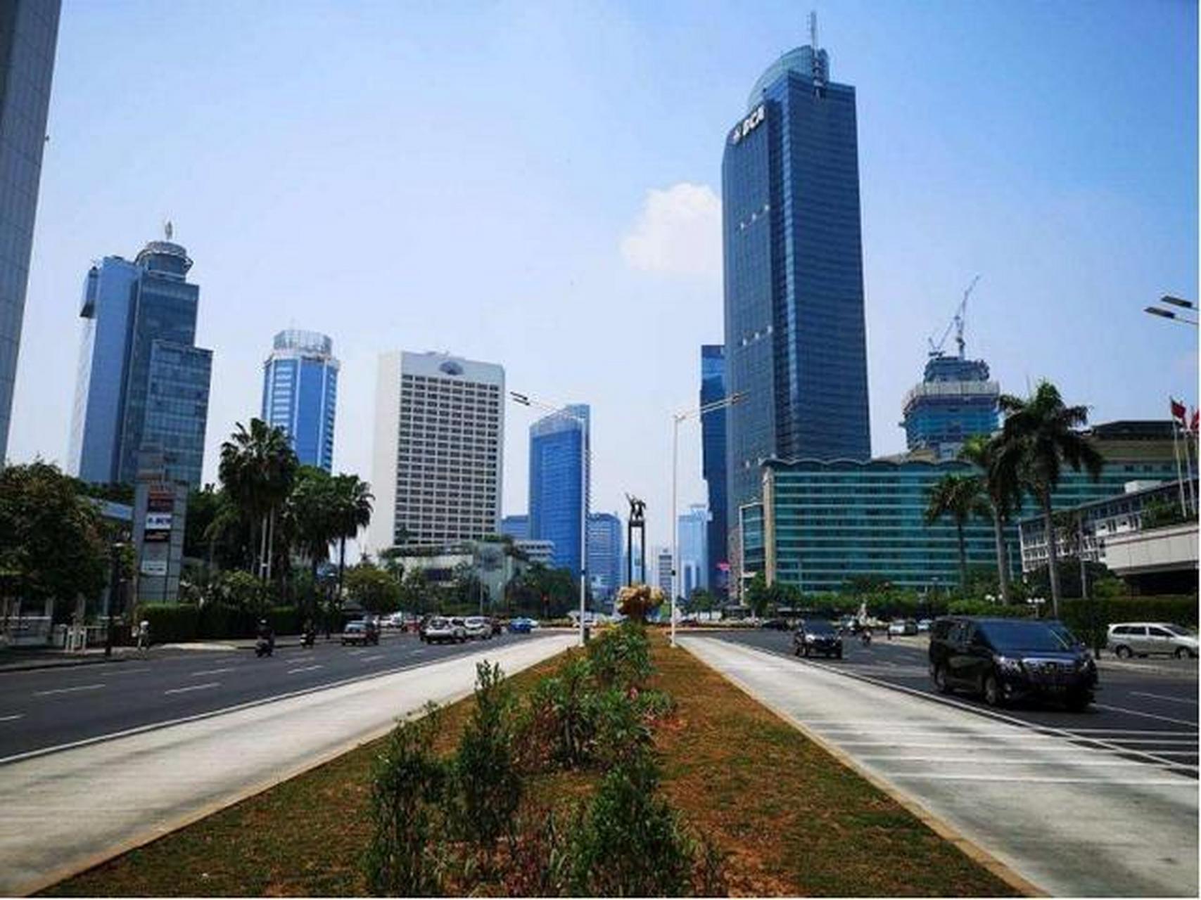 雅加达,印度尼西亚首都和最大城市,雅加达也是东南亚第一大城市,位于