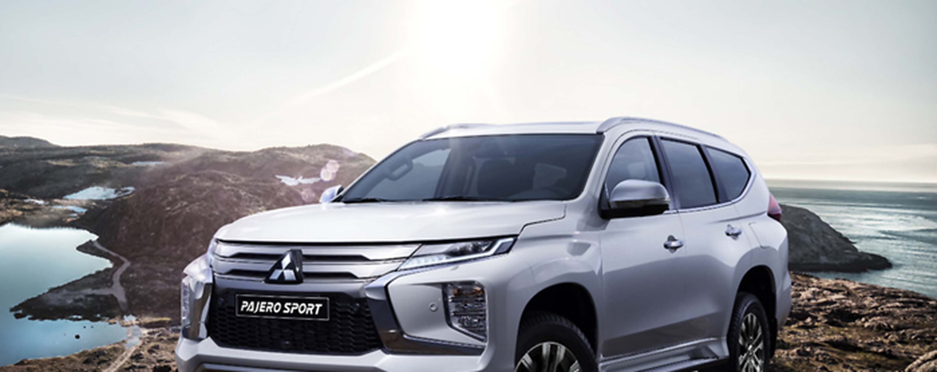 外观硬朗车身线条较为锋利的款帕杰罗劲畅,在突出其强悍霸气的同时,也