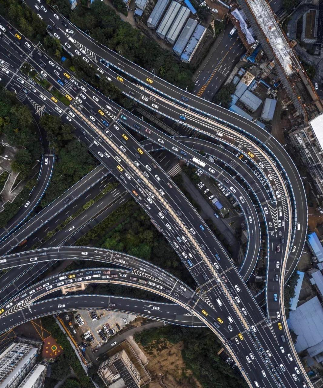 这就是我们重庆,最复杂的哭音立交桥,也叫盘龙桥如果要是导航错了,让
