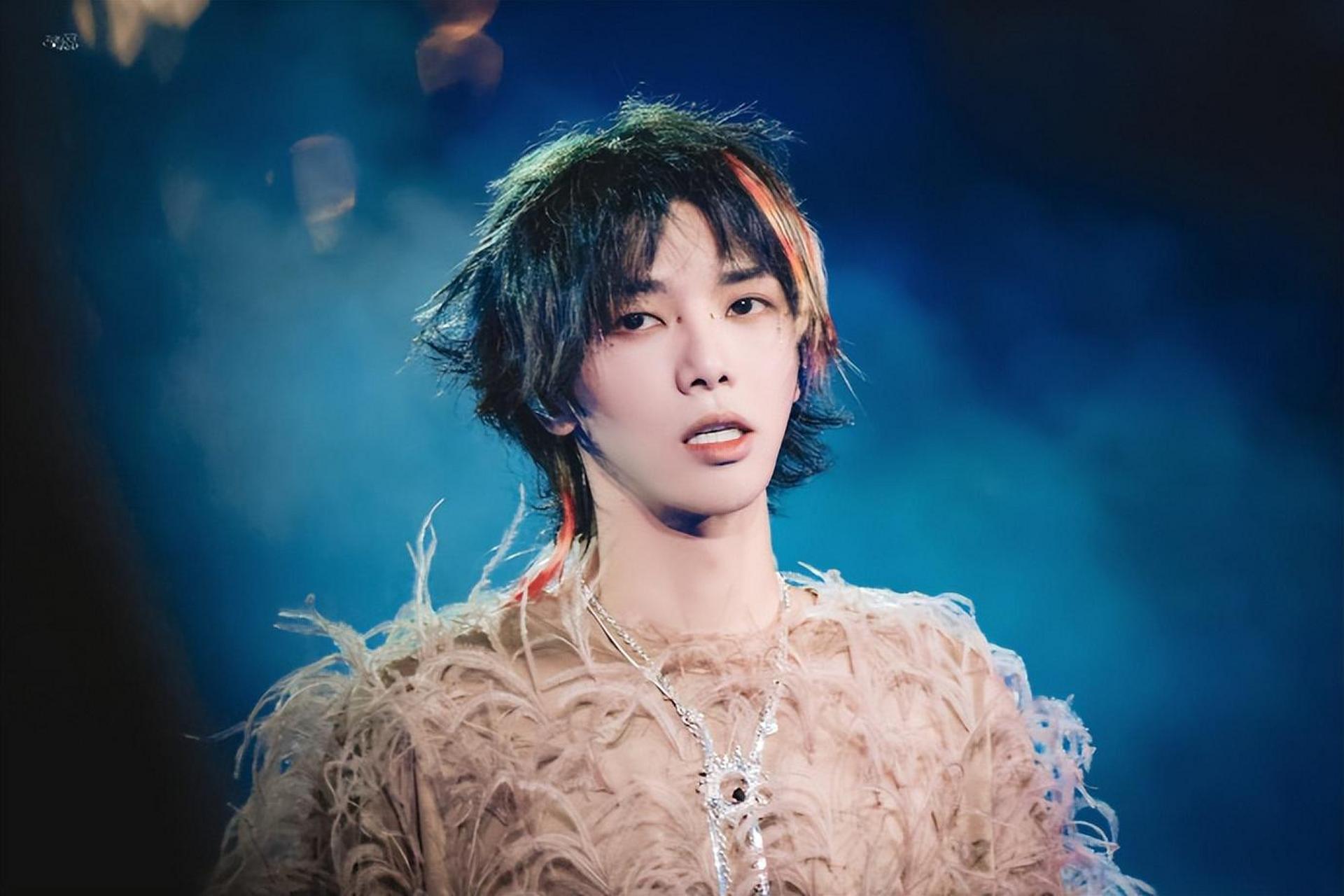 华晨宇罕见秀恩爱,与女友佩戴心形情侣项链,细节看出两人很相爱 自从