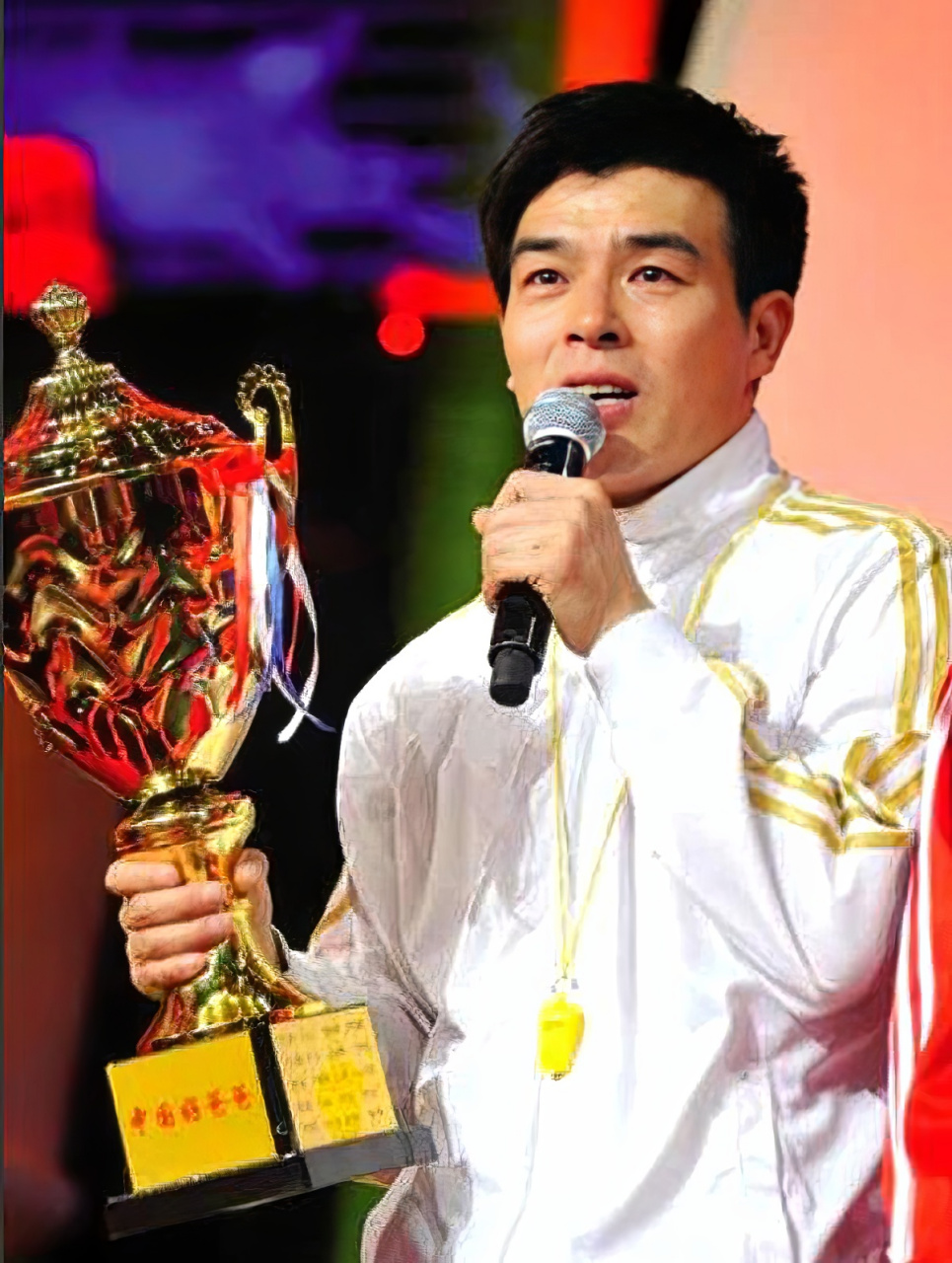 1995年,父母离异的学生庞浩,因为没人管,偷了老师柏剑的1000元,当时