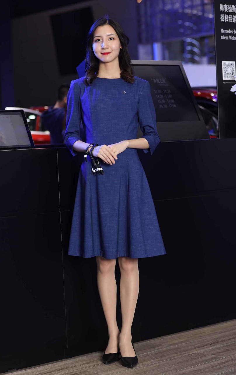 气质的奔驰蓝裙肉丝礼仪美眉