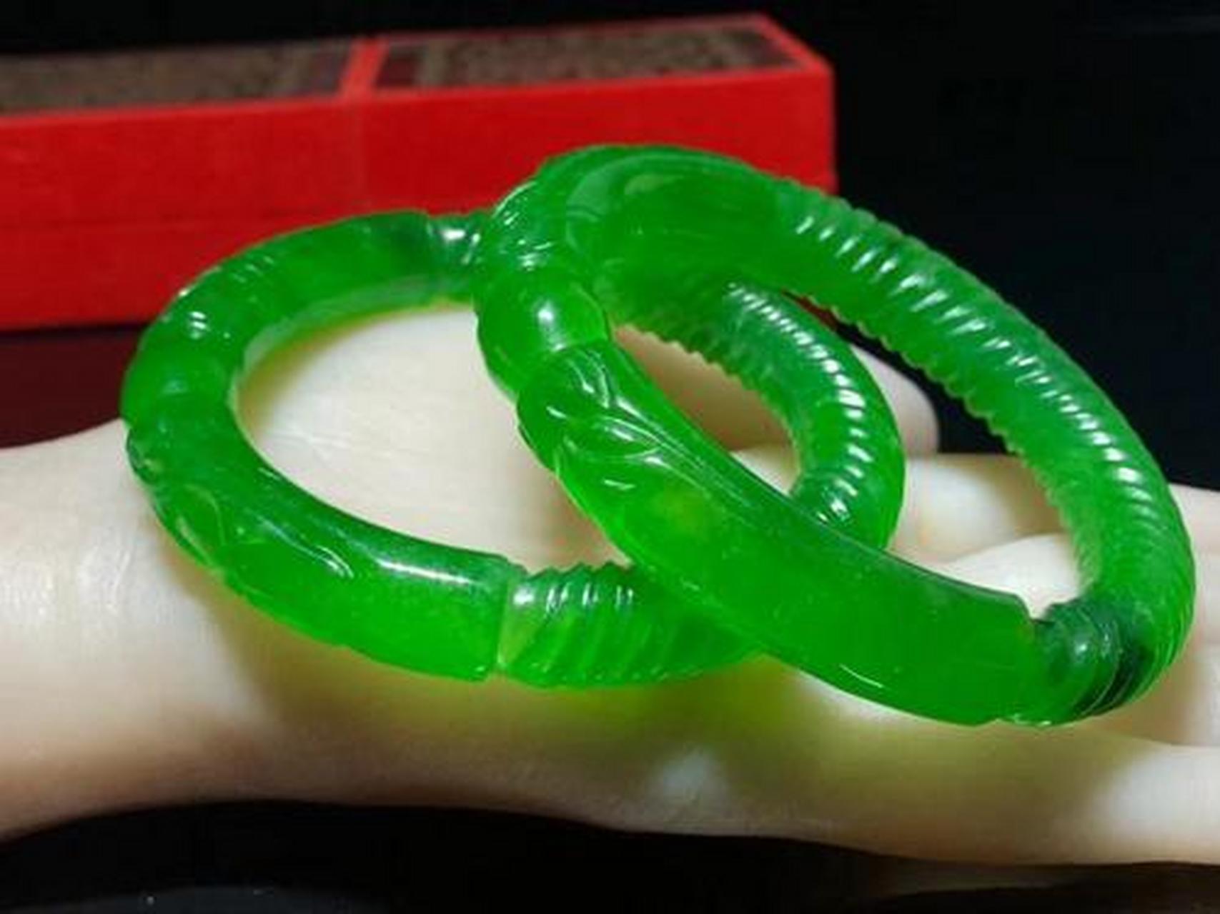 螺纹#翡翠手镯# ,最出名的应当是宋美龄的麻花镯!