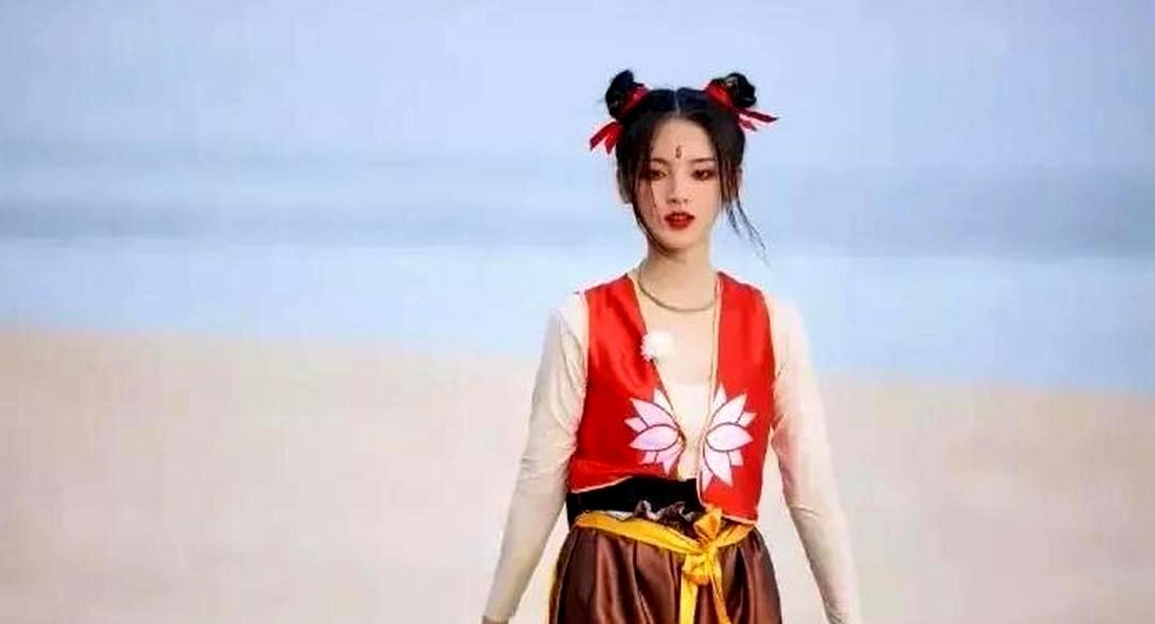 这个哪吒的脚有点大.