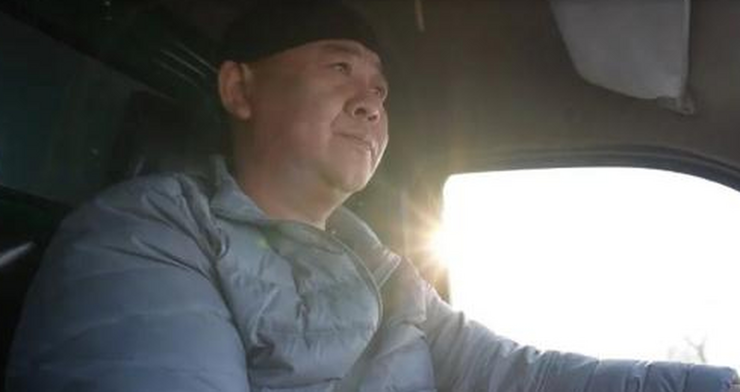 东北司机穿10斤棉裤冒雪送年货